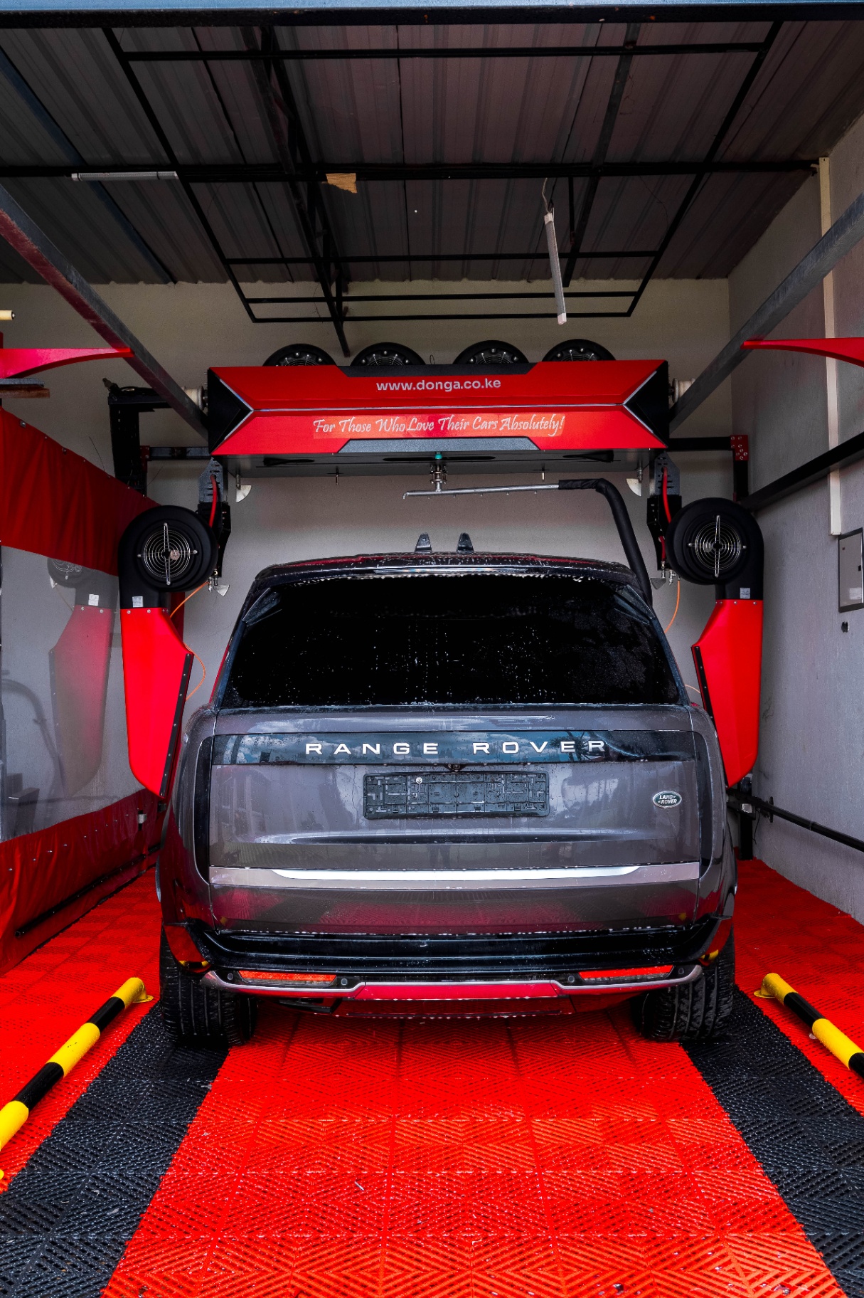 Range Rover Rear — Donga 360° Contactless Wash