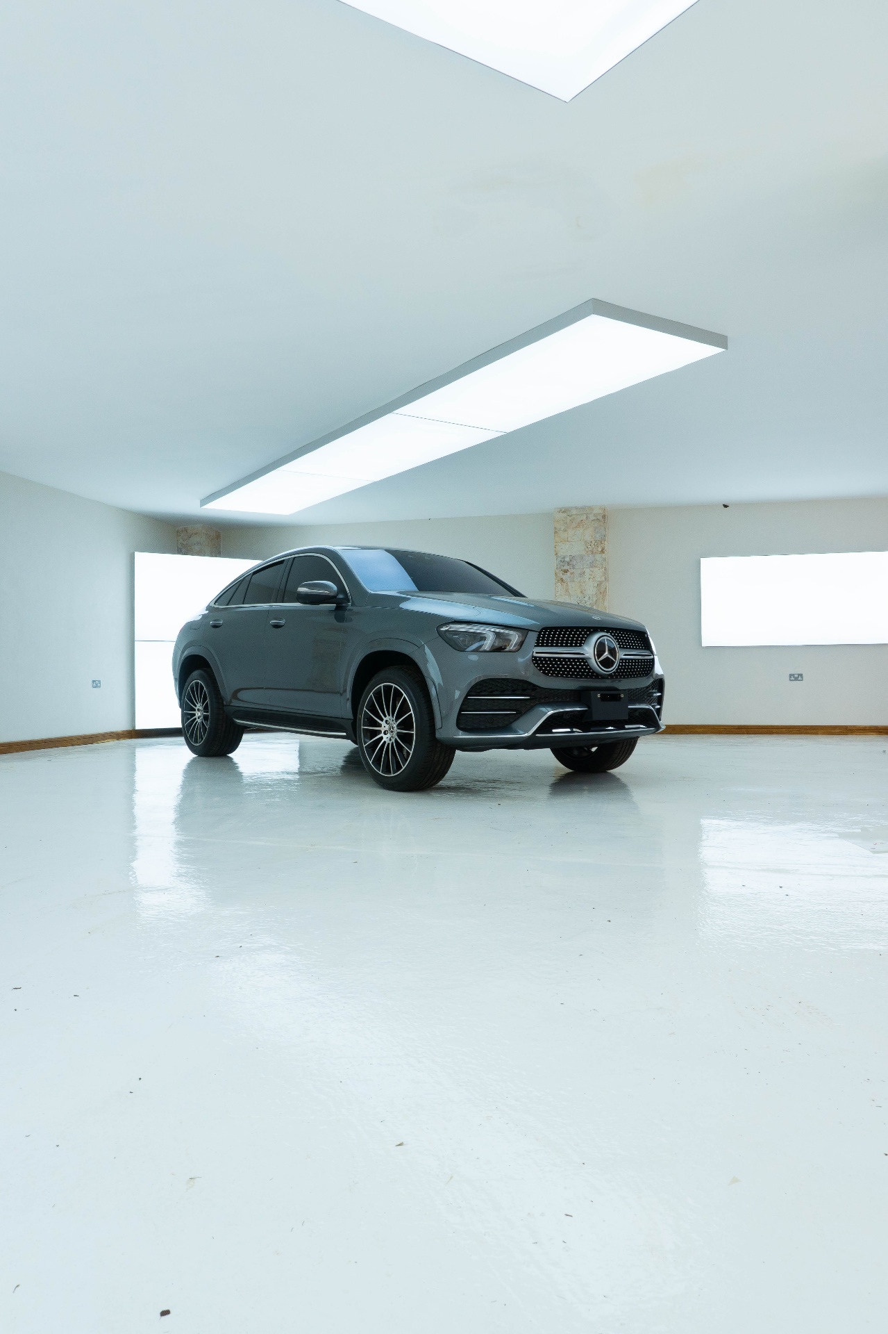 Mercedes-Benz GLE 400d Coupé portrait shot in Donga studio lighting