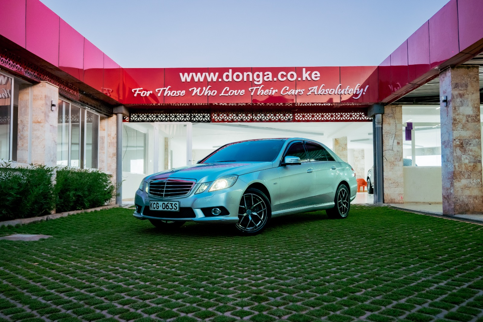 Mercedes outside Donga Carspa flagship studio